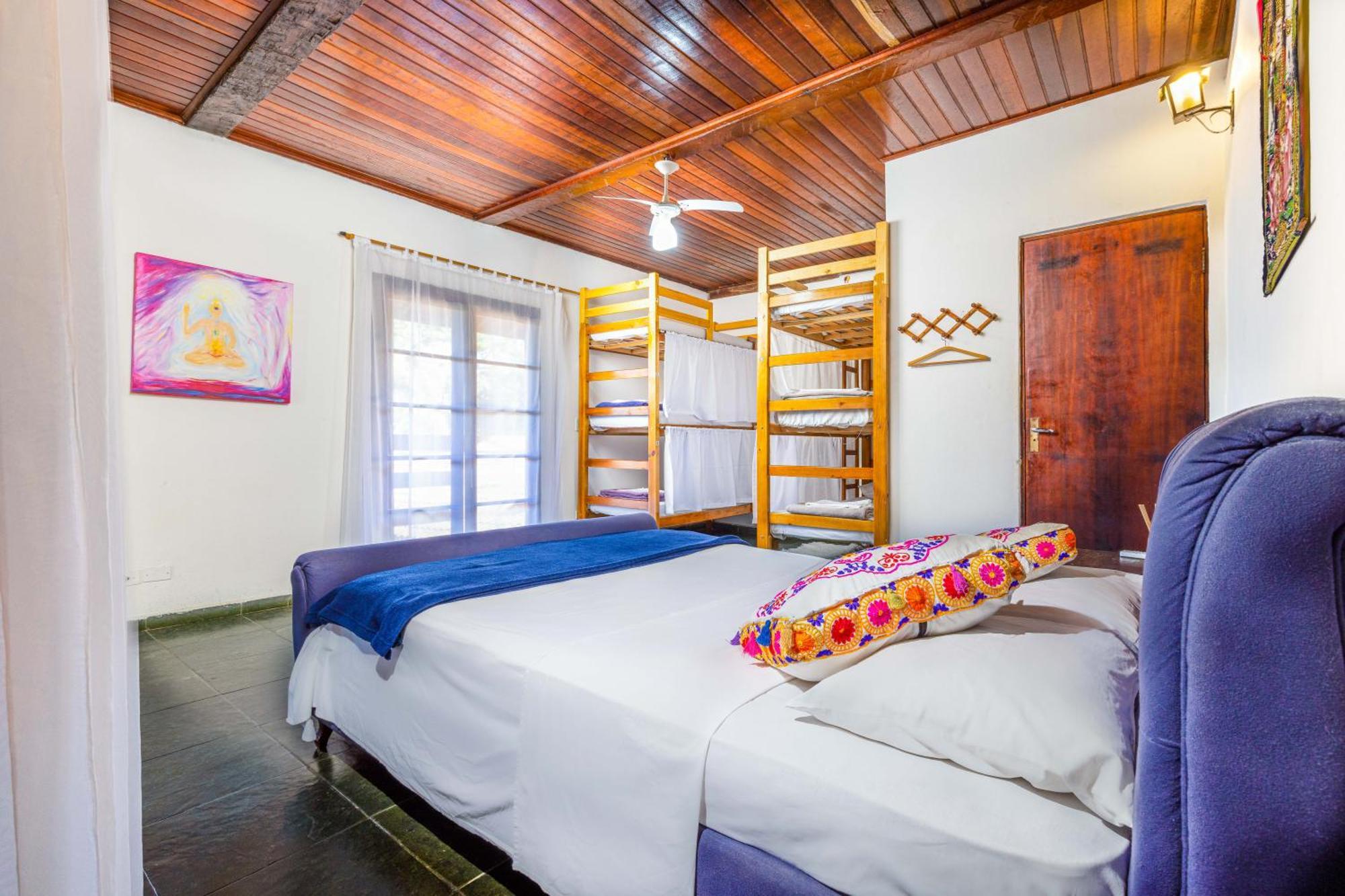 Cama em Dormitório Misto com 8 Camas